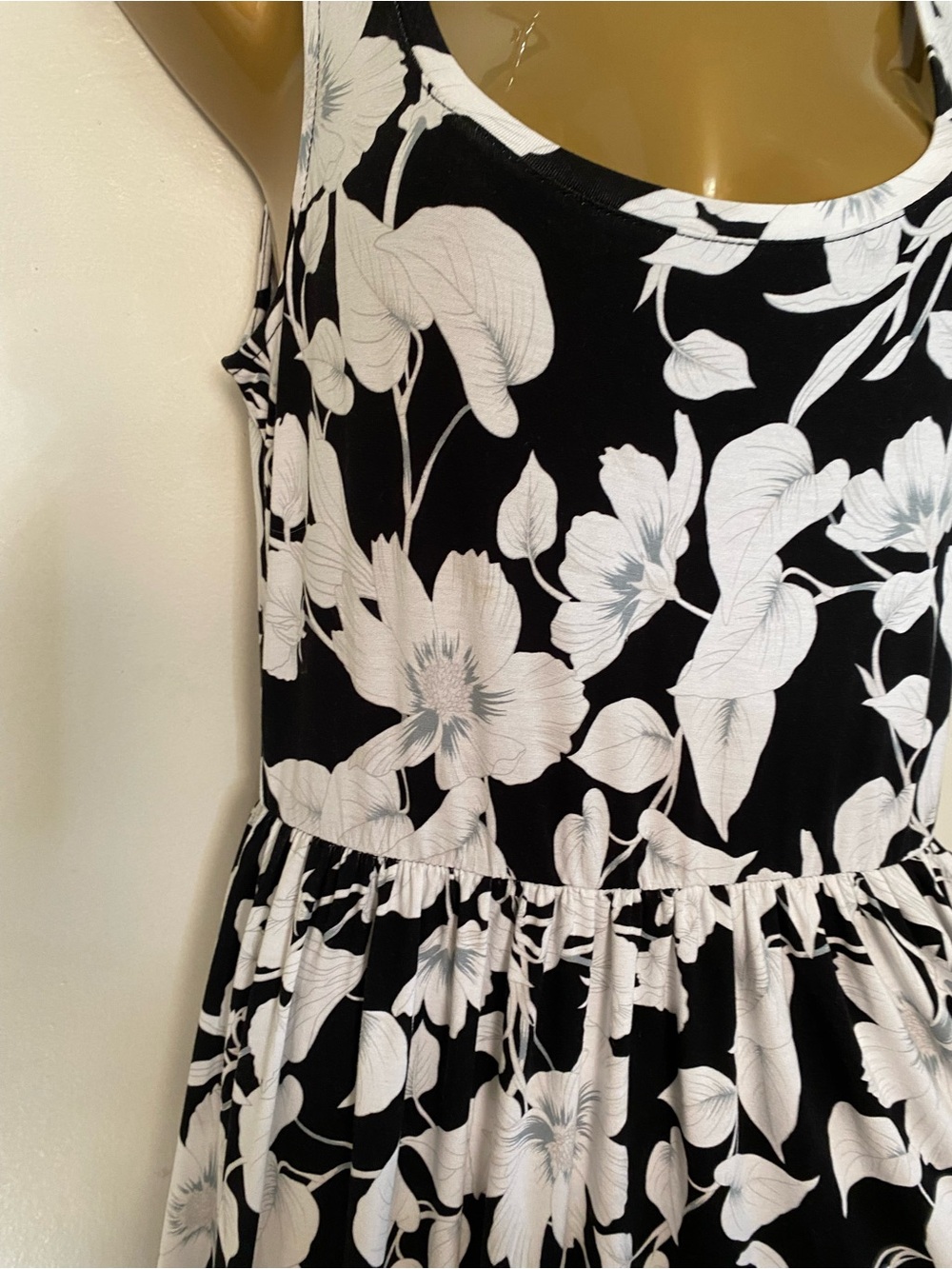 Amazon Essentials Black and White Floral Maxi Dress Size Small